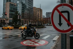 Giros a la Izquierda: Riesgos de Moto en Georgia 2026